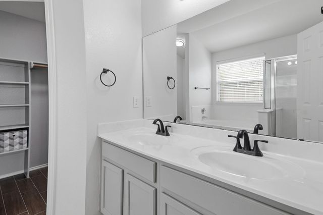 905 Lee DR, Leander, TX 78641