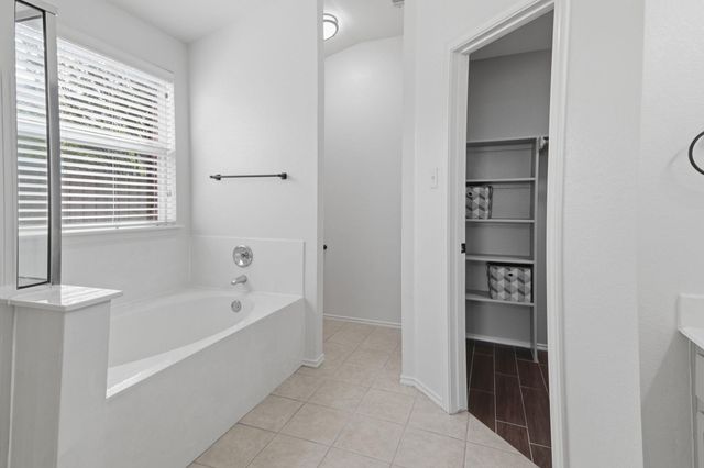 905 Lee DR, Leander, TX 78641