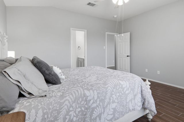 905 Lee DR, Leander, TX 78641