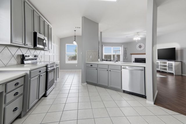 905 Lee DR, Leander, TX 78641