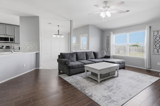 905 Lee DR, Leander, TX 78641