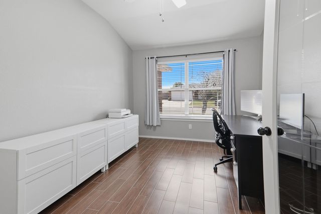 905 Lee DR, Leander, TX 78641