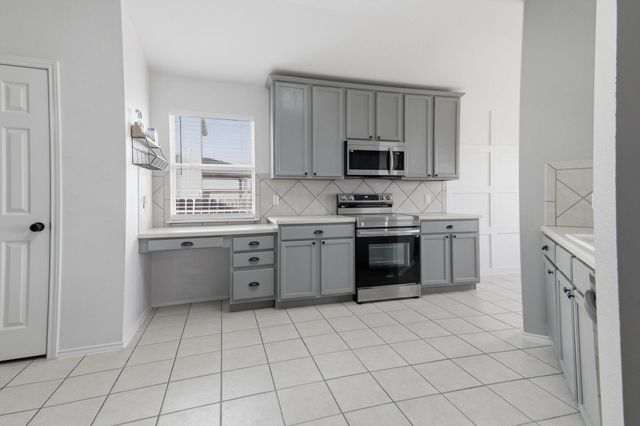 905 Lee DR, Leander, TX 78641