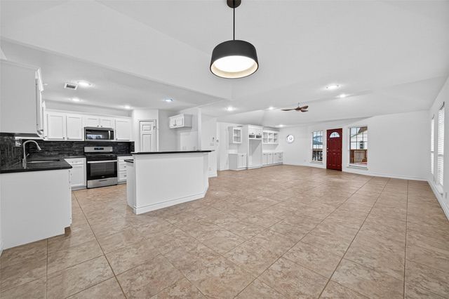 16 N Curlew Street, La Marque, TX 77568