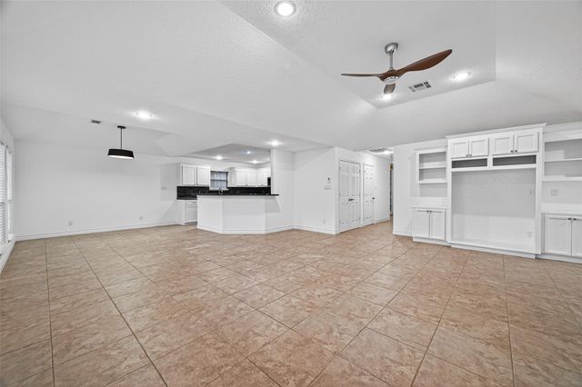 16 N Curlew Street, La Marque, TX 77568
