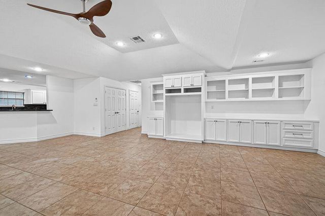 16 N Curlew Street, La Marque, TX 77568