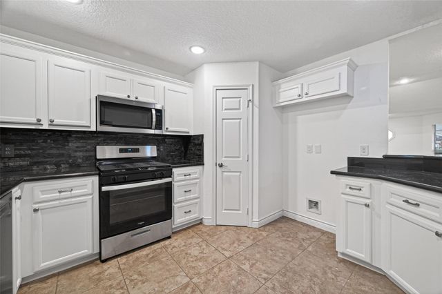 16 N Curlew Street, La Marque, TX 77568