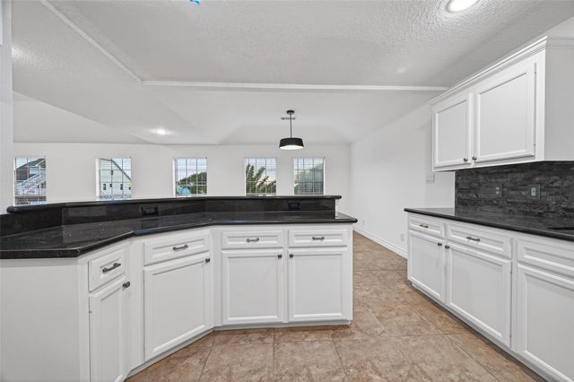 16 N Curlew Street, La Marque, TX 77568