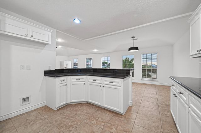 16 N Curlew Street, La Marque, TX 77568