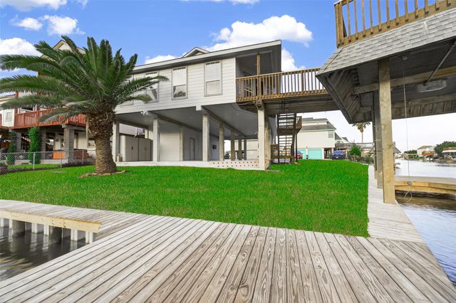 16 N Curlew Street, La Marque, TX 77568
