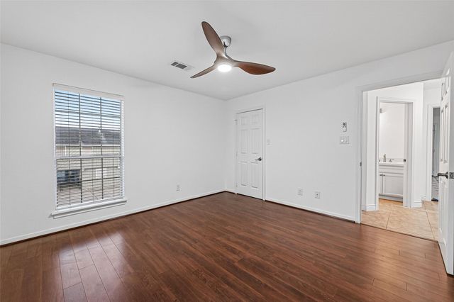 16 N Curlew Street, La Marque, TX 77568