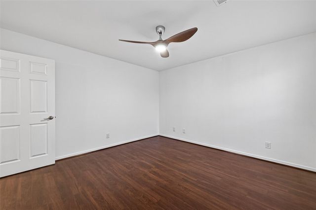 16 N Curlew Street, La Marque, TX 77568