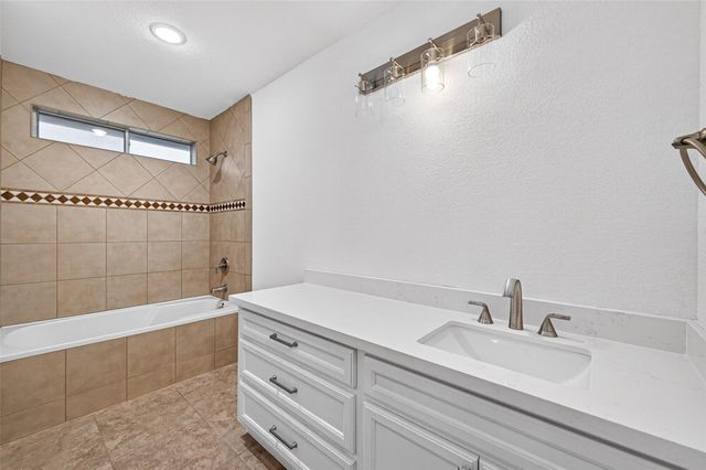 16 N Curlew Street, La Marque, TX 77568