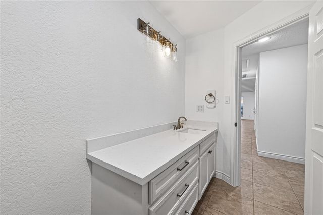16 N Curlew Street, La Marque, TX 77568