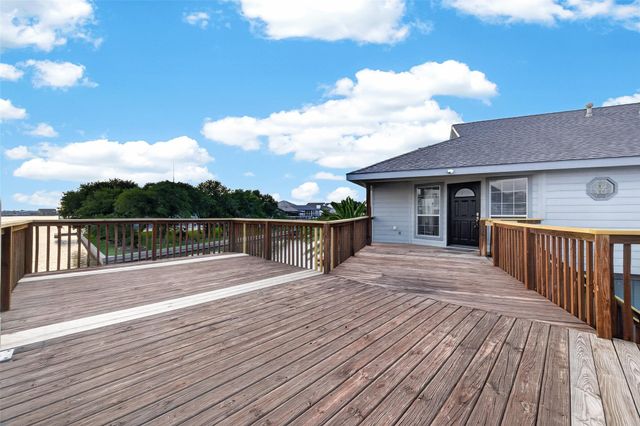 16 N Curlew Street, La Marque, TX 77568