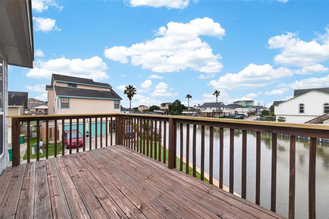 16 N Curlew Street, La Marque, TX 77568