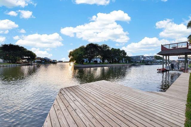 16 N Curlew Street, La Marque, TX 77568