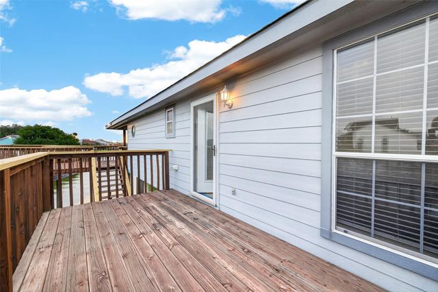 16 N Curlew Street, La Marque, TX 77568
