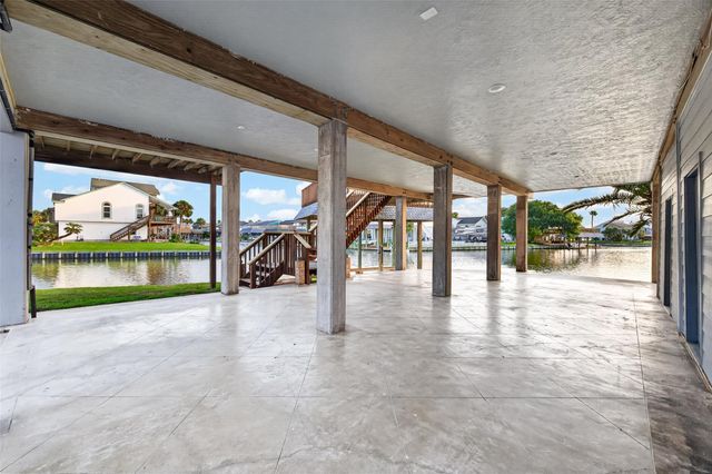 16 N Curlew Street, La Marque, TX 77568