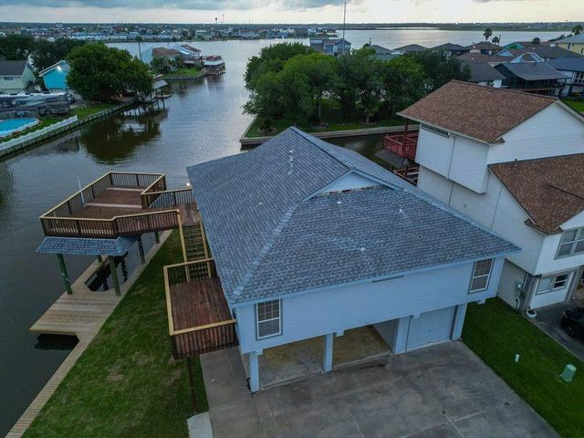 16 N Curlew Street, La Marque, TX 77568