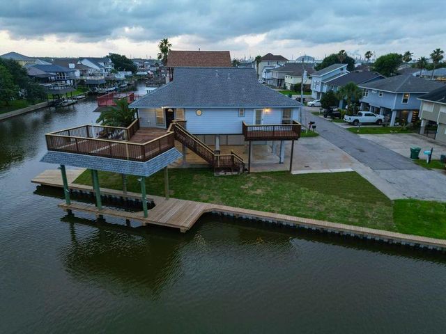 16 N Curlew Street, La Marque, TX 77568