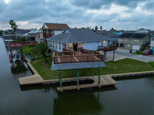 16 N Curlew Street, La Marque, TX 77568