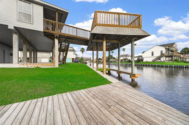 16 N Curlew Street, La Marque, TX 77568