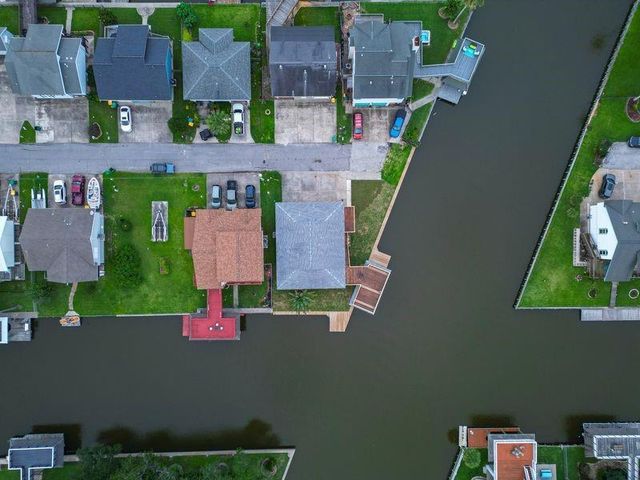 16 N Curlew Street, La Marque, TX 77568