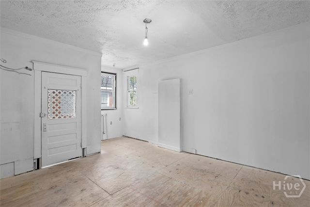 221 E 49th Street, Savannah, GA 31405