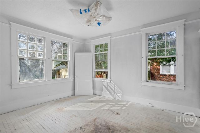 221 E 49th Street, Savannah, GA 31405