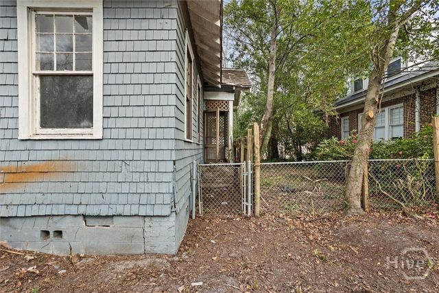 221 E 49th Street, Savannah, GA 31405