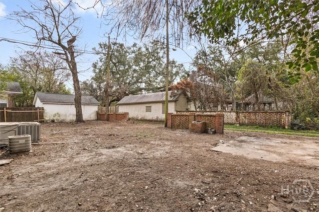 221 E 49th Street, Savannah, GA 31405