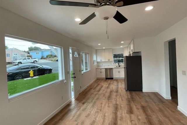 6737 Thomson Ct, San Diego, CA 92111