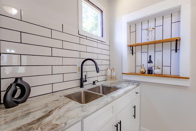 1512 E Oklahoma AVENUE, Milwaukee, WI 53207