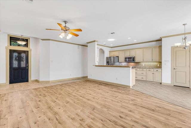 2105 Norwood Lane, Arlington, TX 76013