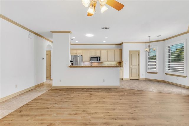 2105 Norwood Lane, Arlington, TX 76013