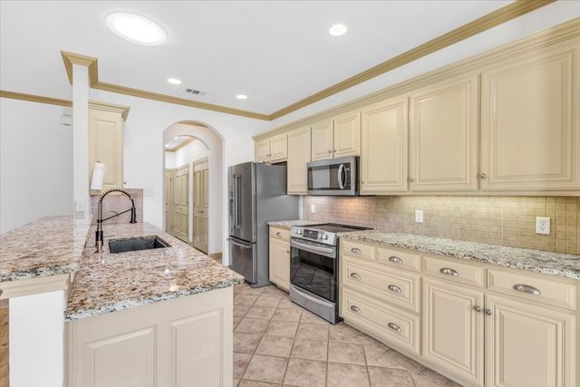 2105 Norwood Lane, Arlington, TX 76013
