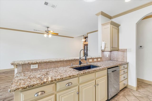 2105 Norwood Lane, Arlington, TX 76013