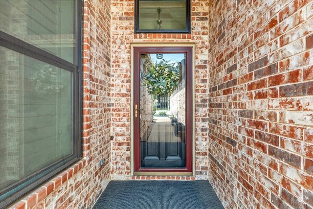 2105 Norwood Lane, Arlington, TX 76013