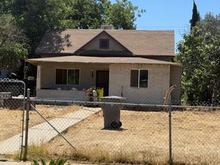 2960 E Illinois Avenue, Fresno, CA 93701