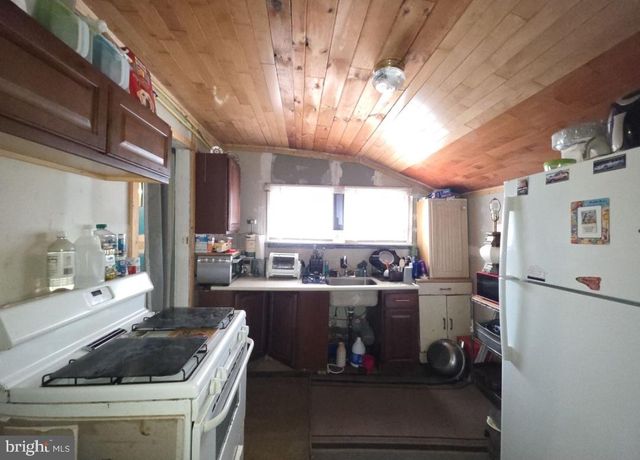 305 MAIN ST, Newport, NJ 08345