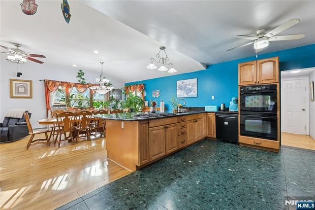 300 Spring Valley Road, Paramus, NJ 07652