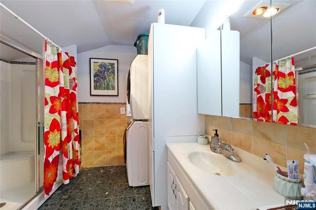 300 Spring Valley Road, Paramus, NJ 07652