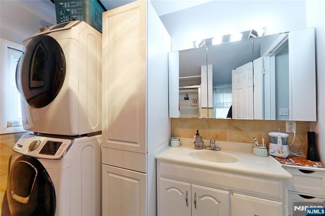 300 Spring Valley Road, Paramus, NJ 07652