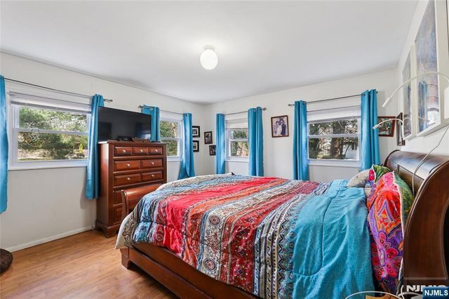 300 Spring Valley Road, Paramus, NJ 07652