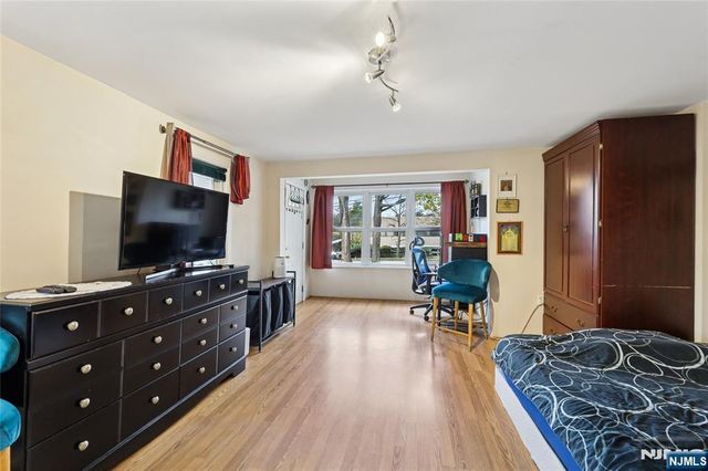 300 Spring Valley Road, Paramus, NJ 07652