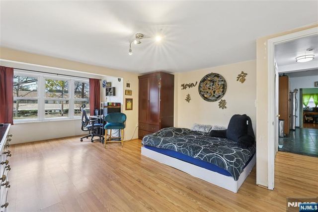 300 Spring Valley Road, Paramus, NJ 07652