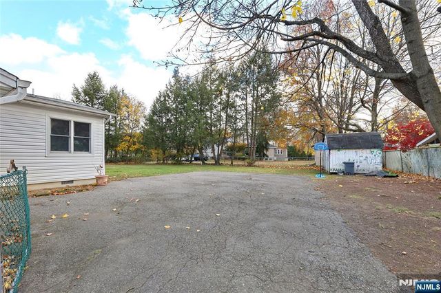 300 Spring Valley Road, Paramus, NJ 07652