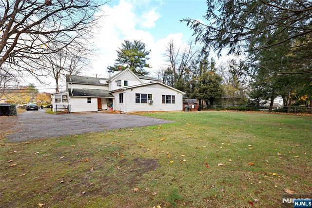 300 Spring Valley Road, Paramus, NJ 07652