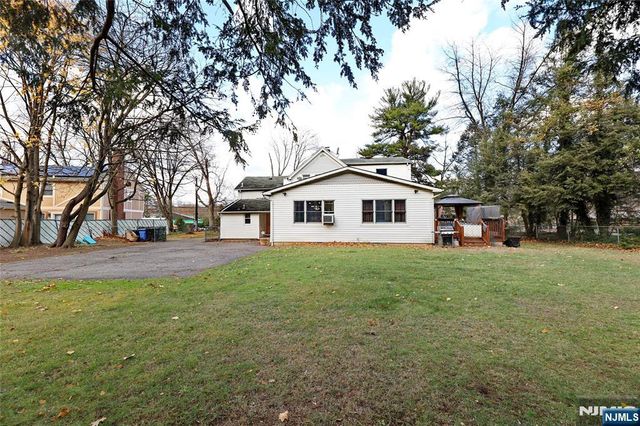 300 Spring Valley Road, Paramus, NJ 07652